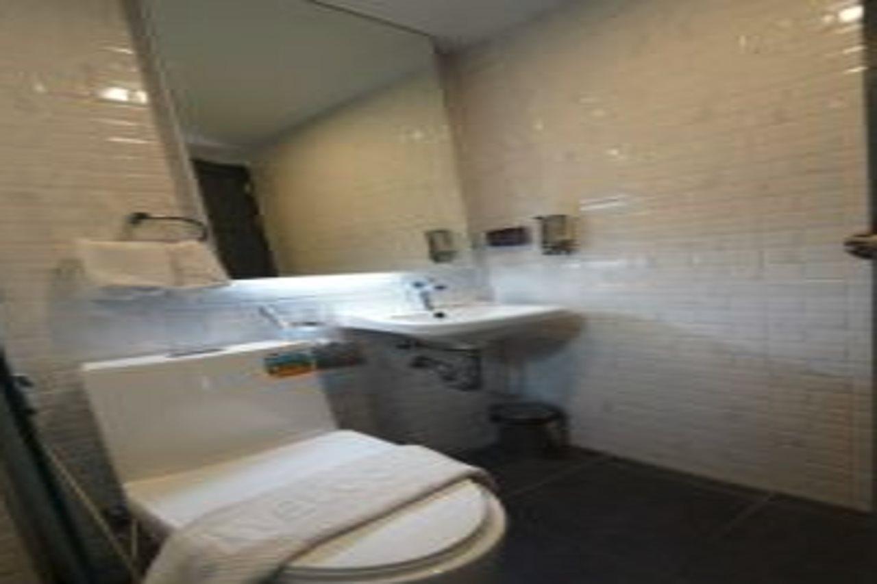 Roomquest Sukhumvit36 Bts Thonglor Бангкок Экстерьер фото